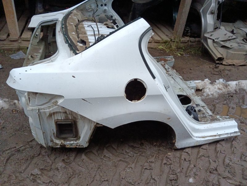 Крыло заднее правое