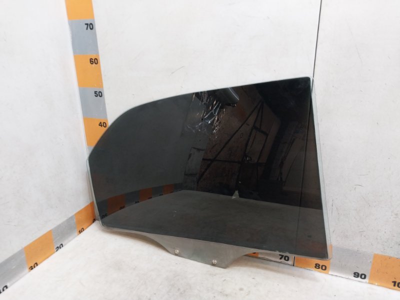 Стекло двери задней правой