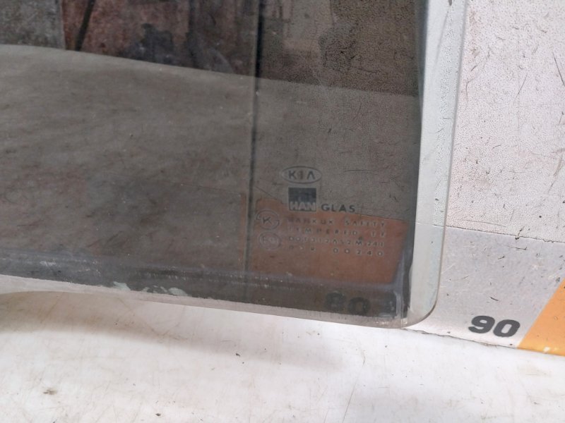 Стекло двери задней правой