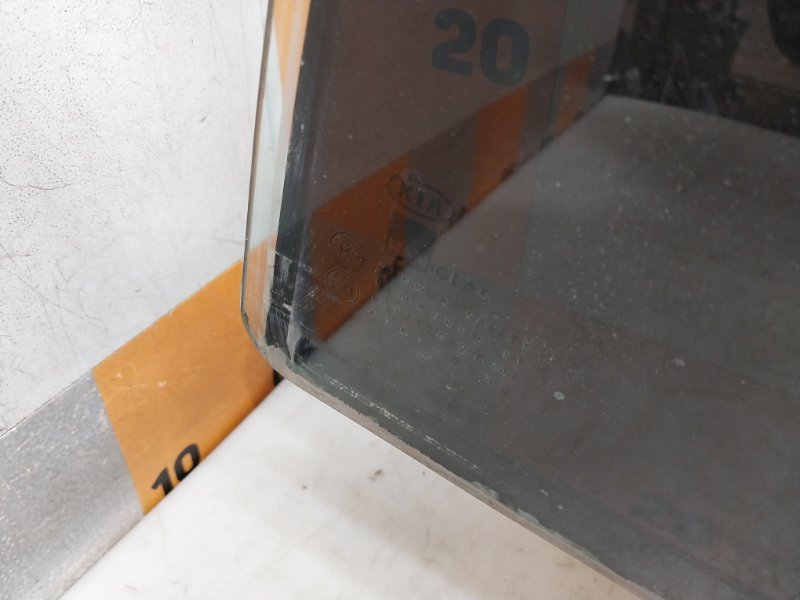 Стекло двери задней левой