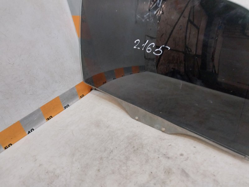 Стекло двери задней левой