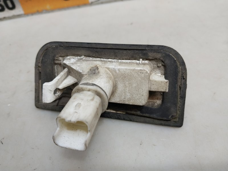 Фонарь подсветки номера