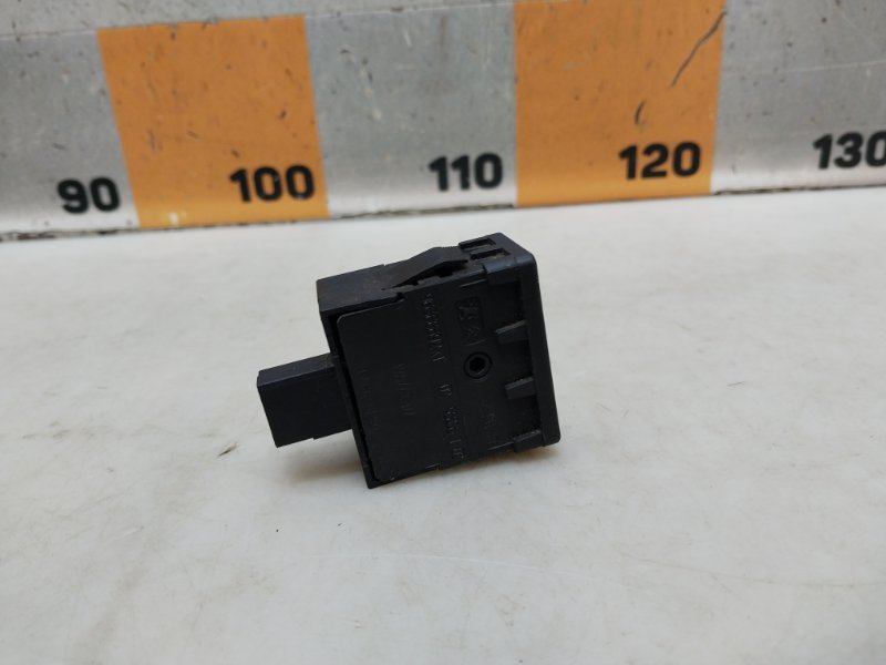 Кнопка корректора фар