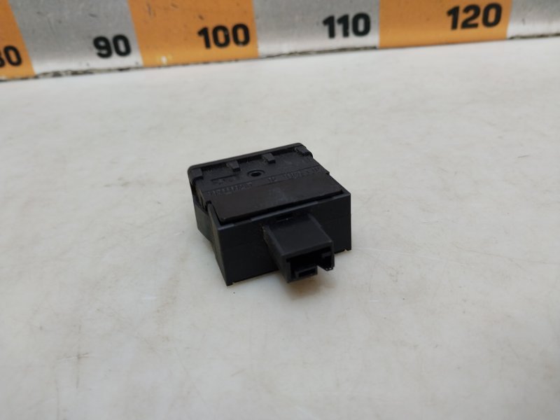 Кнопка корректора фар