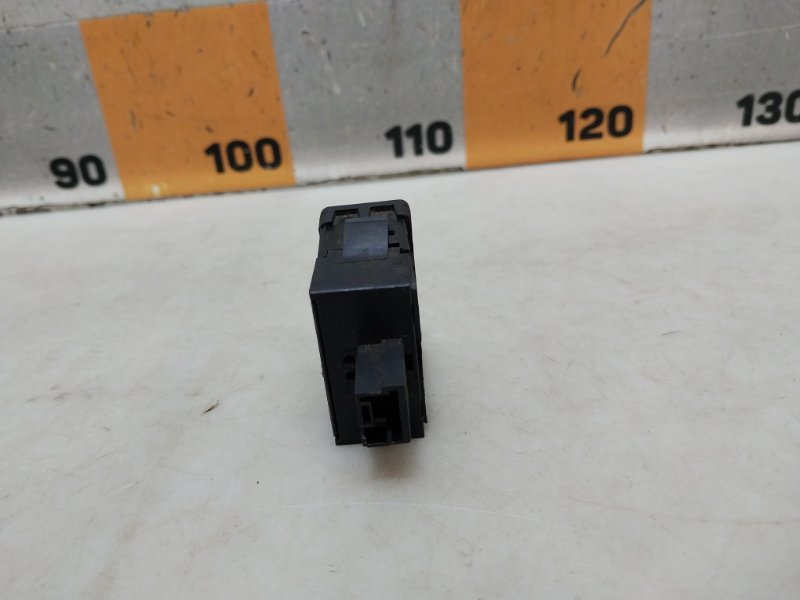 Кнопка корректора фар