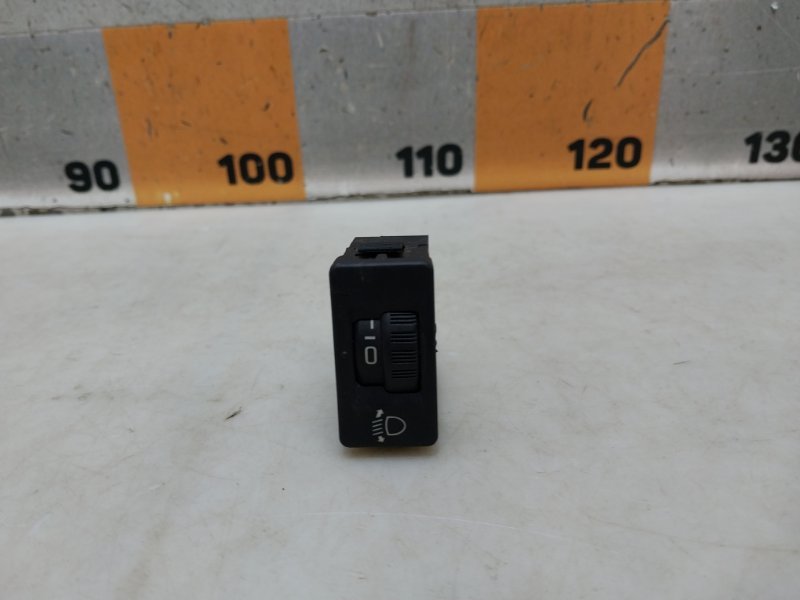 Кнопка корректора фар