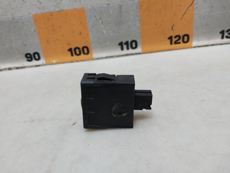 Кнопка корректора фар