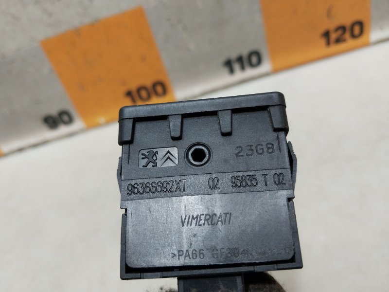 Кнопка корректора фар