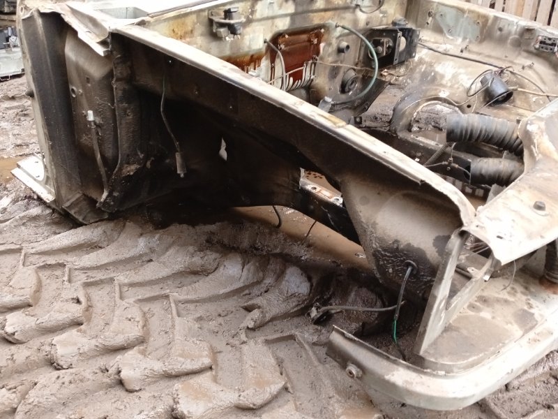 Кузовной элемент