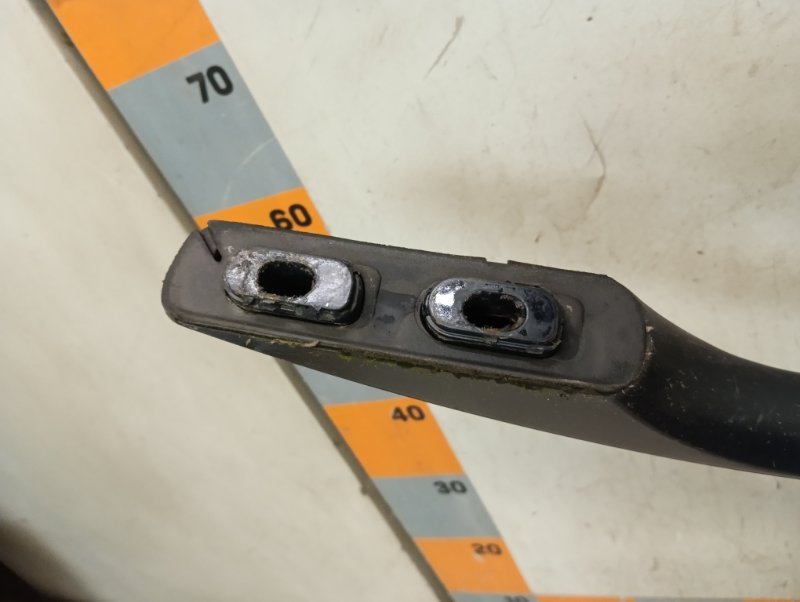 Рейлинг (релинг) левый (планка на крышу)