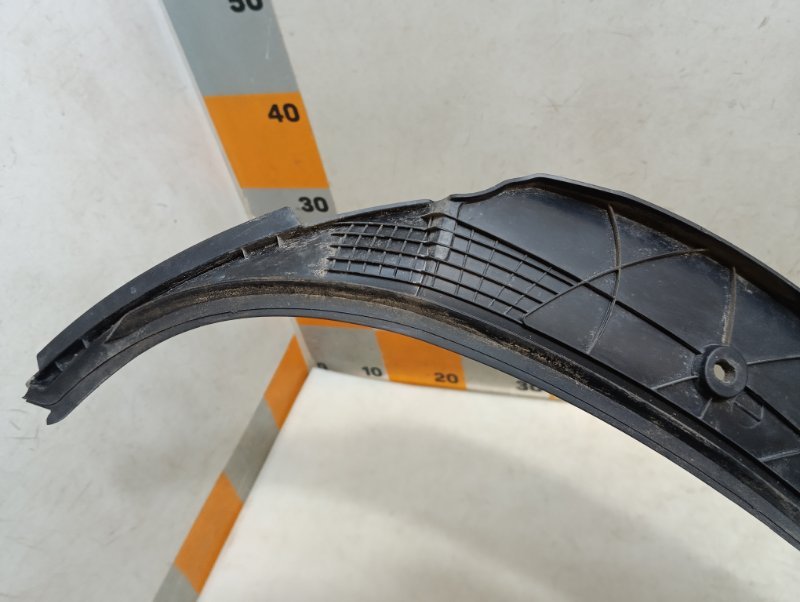 Планка под лобовое стекло