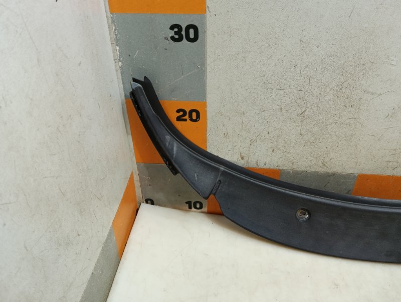 Планка под лобовое стекло