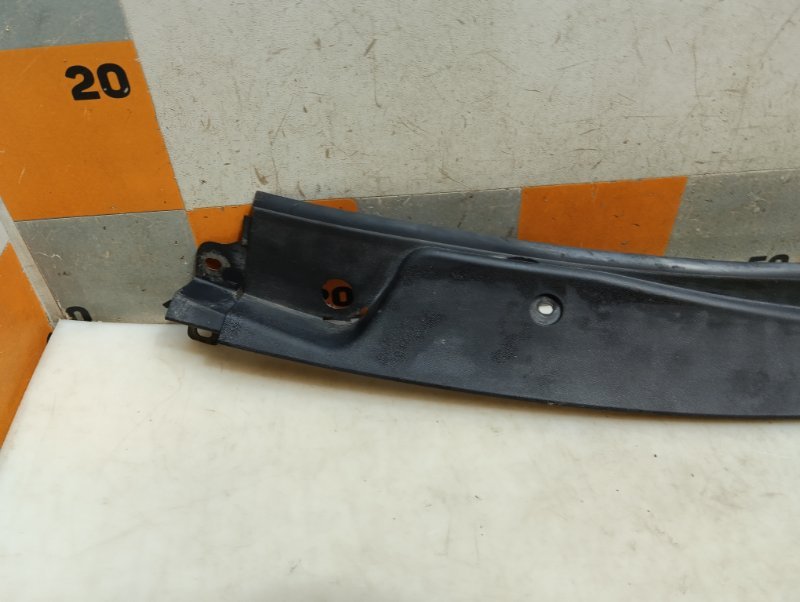 Планка под лобовое стекло