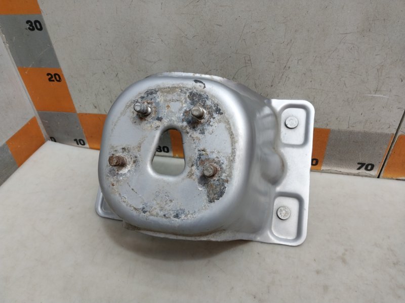 Кронштейн крепления запасного колеса