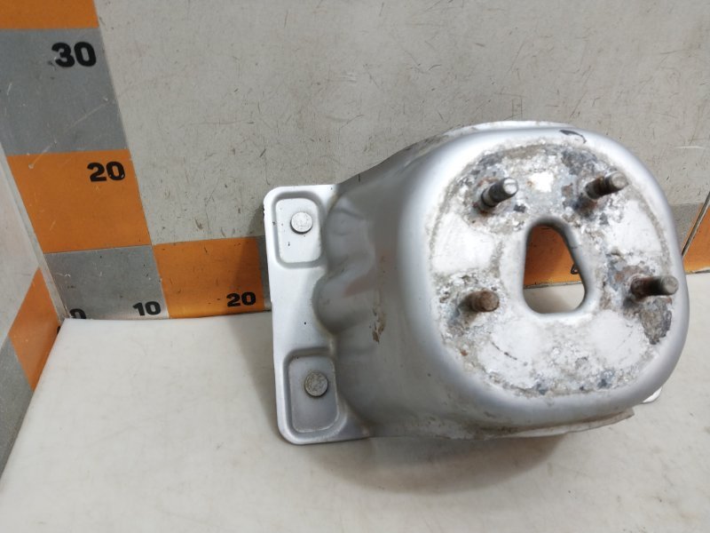 Кронштейн крепления запасного колеса