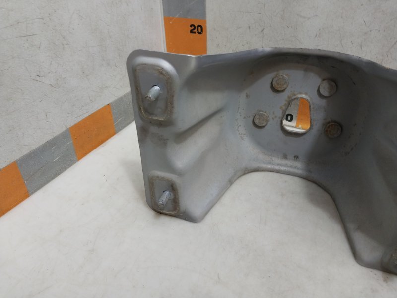 Кронштейн крепления запасного колеса