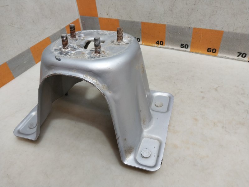 Кронштейн крепления запасного колеса