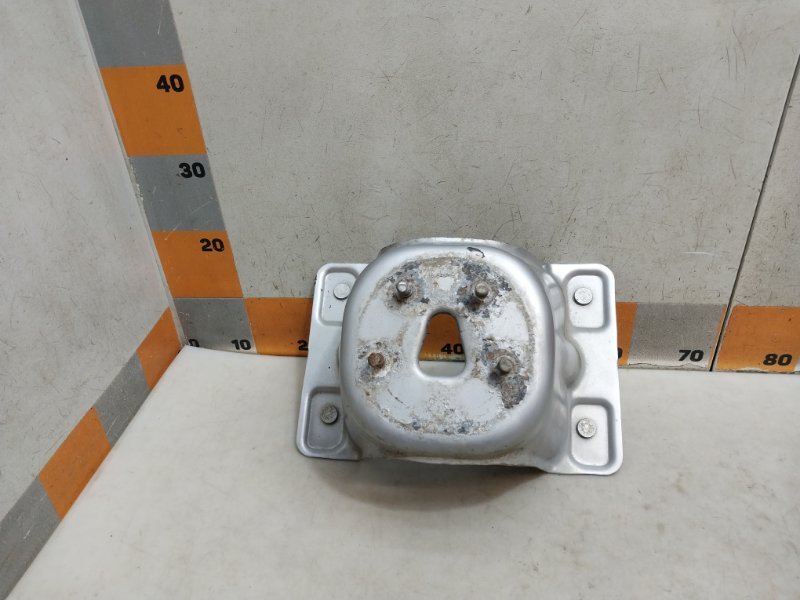 Кронштейн крепления запасного колеса