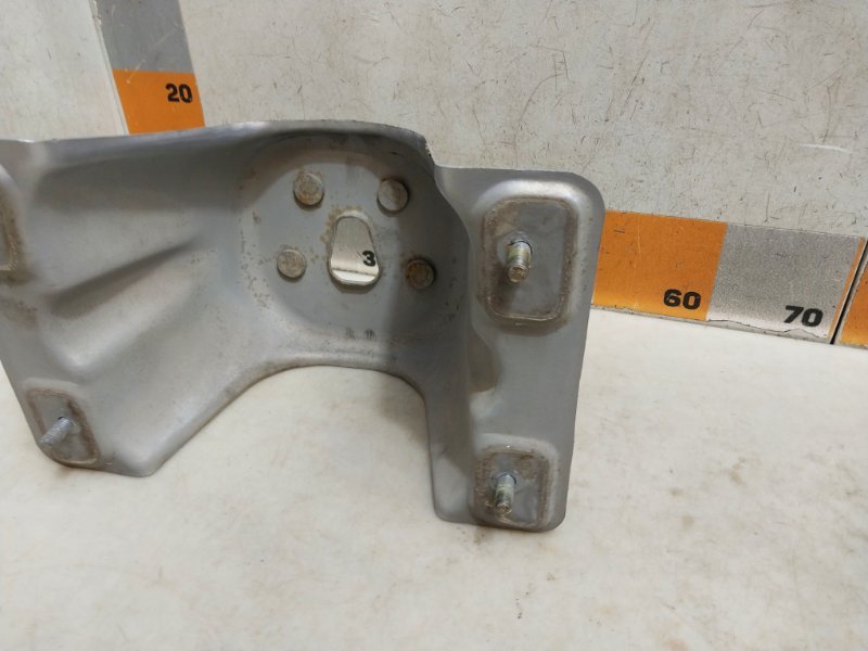 Кронштейн крепления запасного колеса