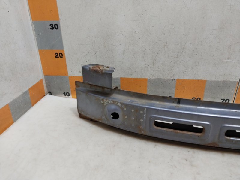 Усилитель переднего бампера