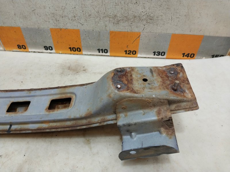 Усилитель переднего бампера