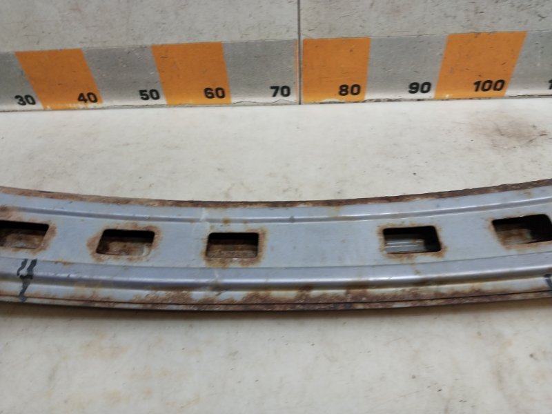 Усилитель переднего бампера