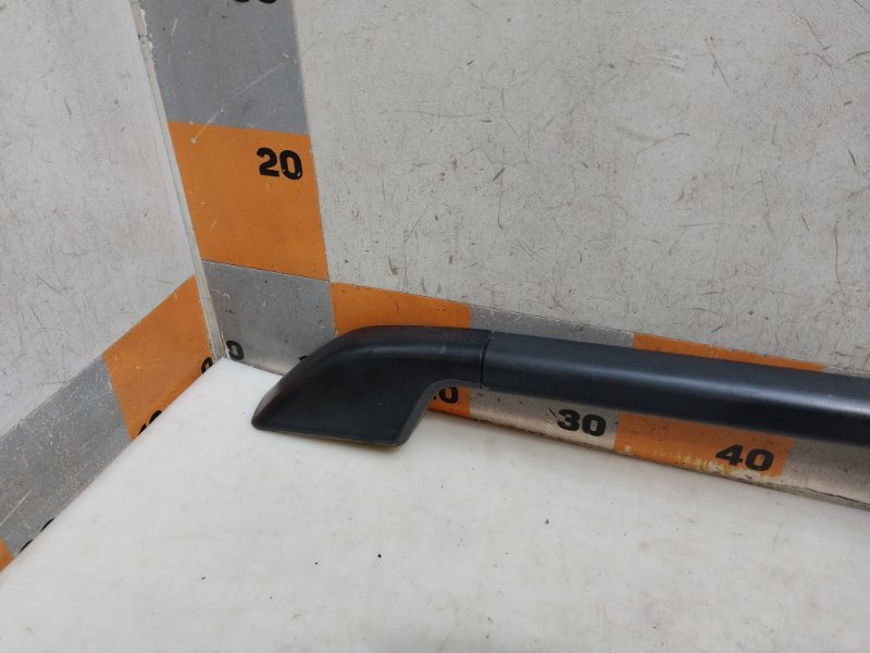 Рейлинг (релинг) правый (планка на крышу)