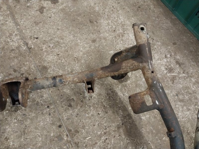 Балка подмоторная