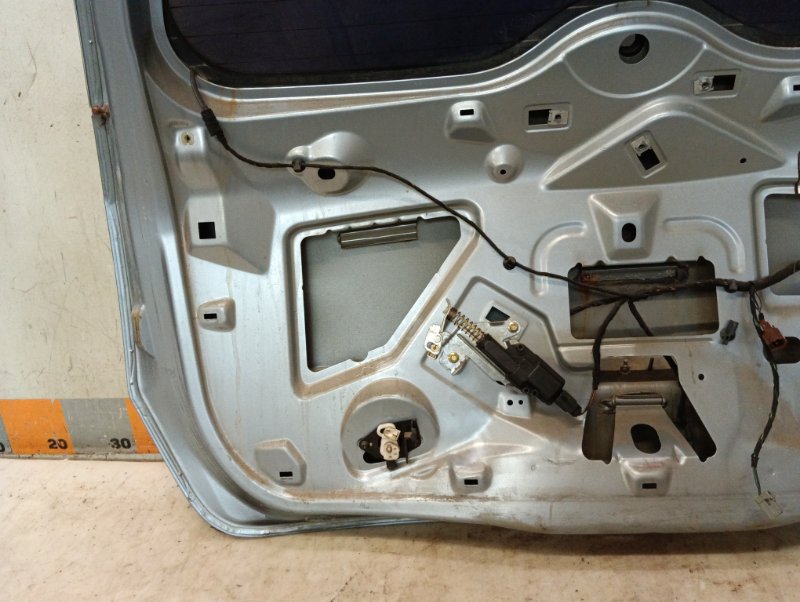 Дверь багажника