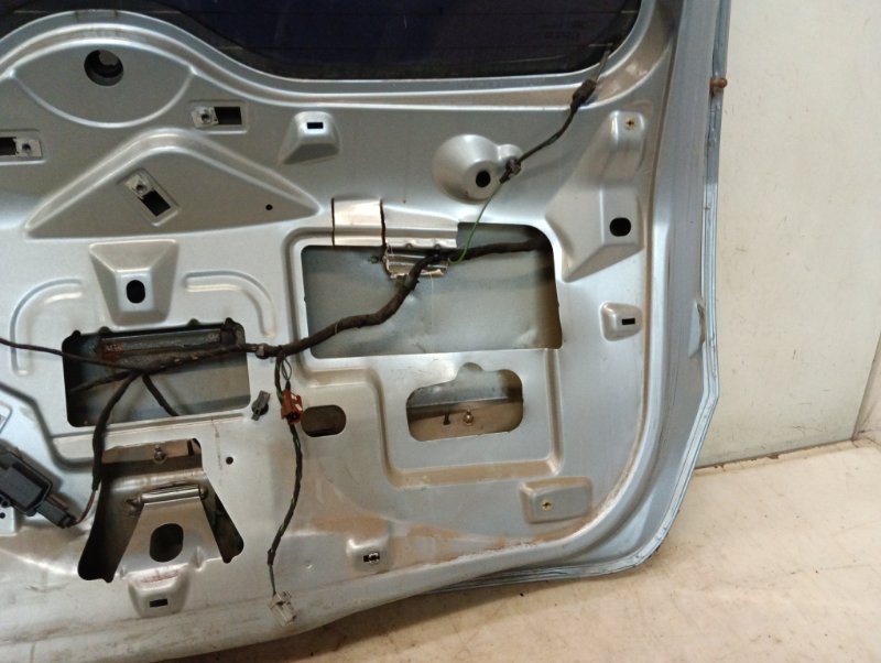 Дверь багажника