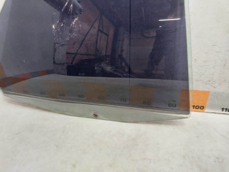 Стекло двери задней правой