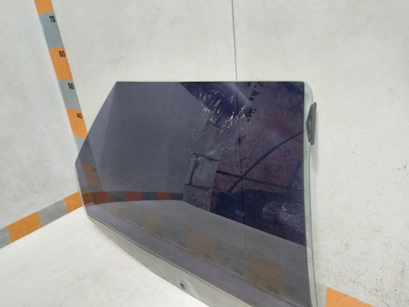 Стекло двери задней правой