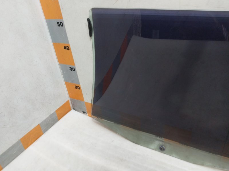 Стекло двери задней правой