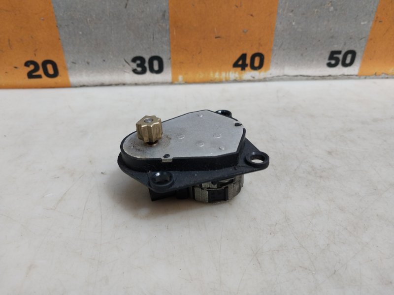 Моторчик заслонки печки