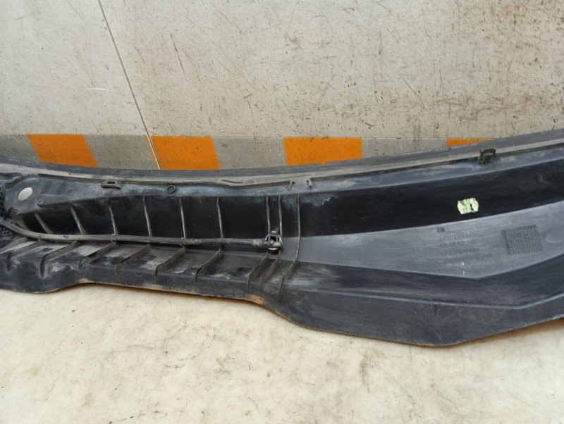 Решетка стеклоочистителей (Жабо)