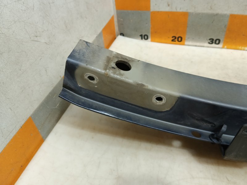 Усилитель переднего бампера