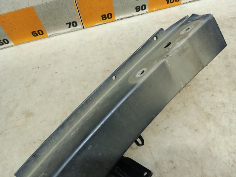 Усилитель переднего бампера