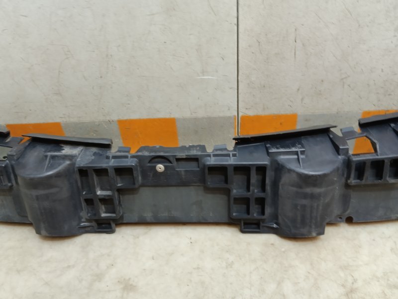 Усилитель переднего бампера