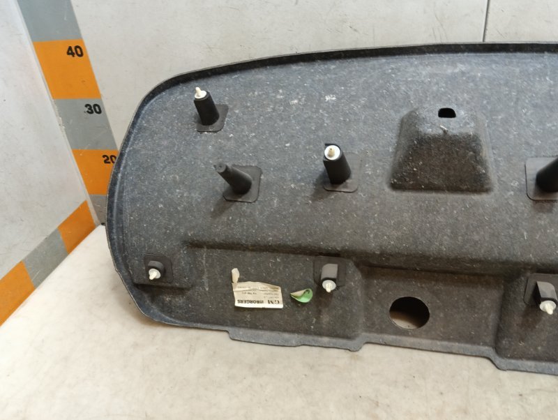 Обшивка крышки багажника