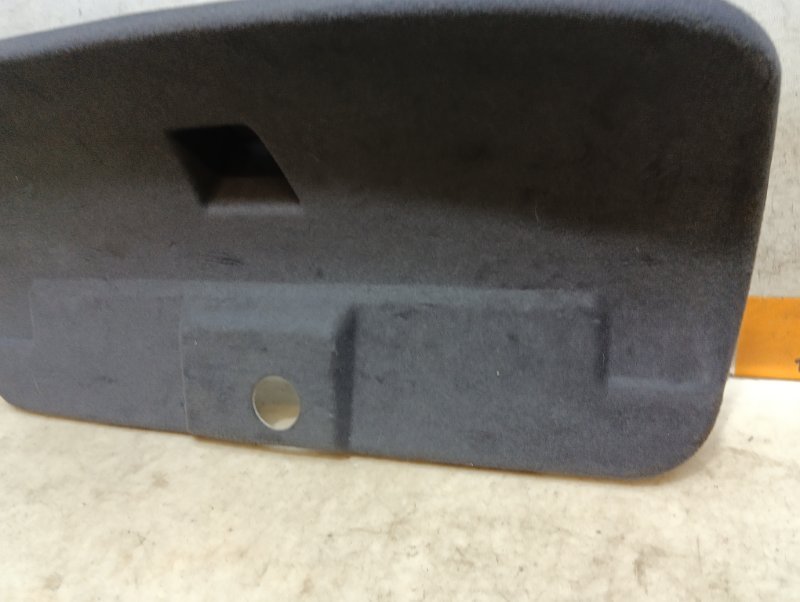 Обшивка крышки багажника