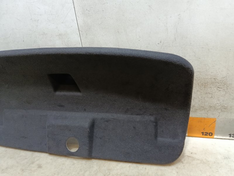 Обшивка крышки багажника