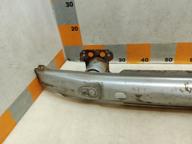 Усилитель переднего бампера