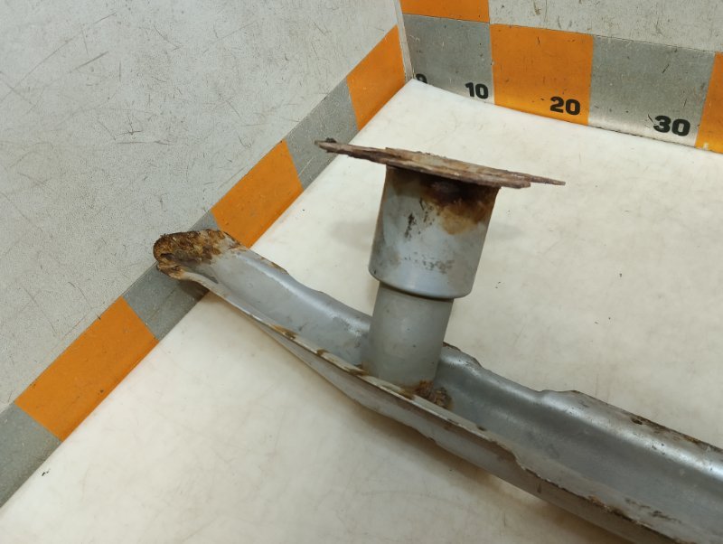 Усилитель переднего бампера