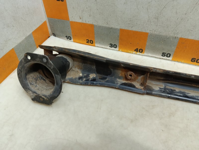 Усилитель заднего бампера