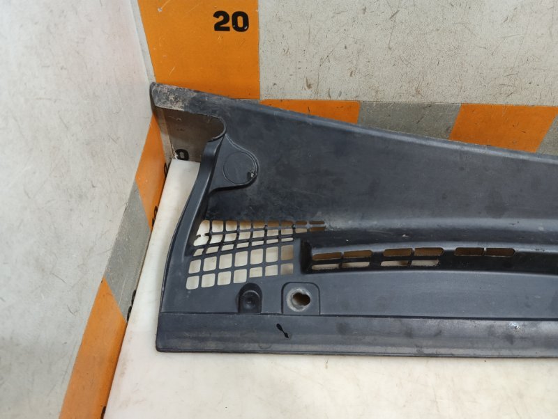 Решетка стеклоочистителей (Жабо)