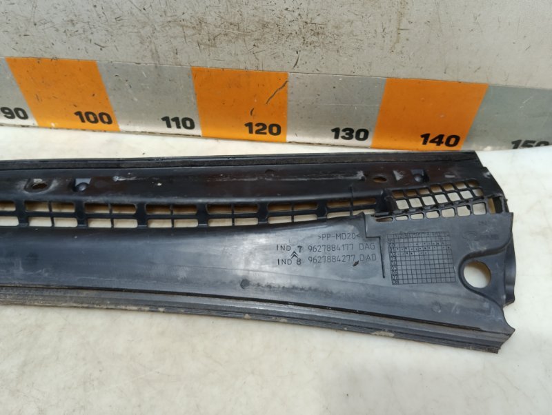 Решетка стеклоочистителей (Жабо)