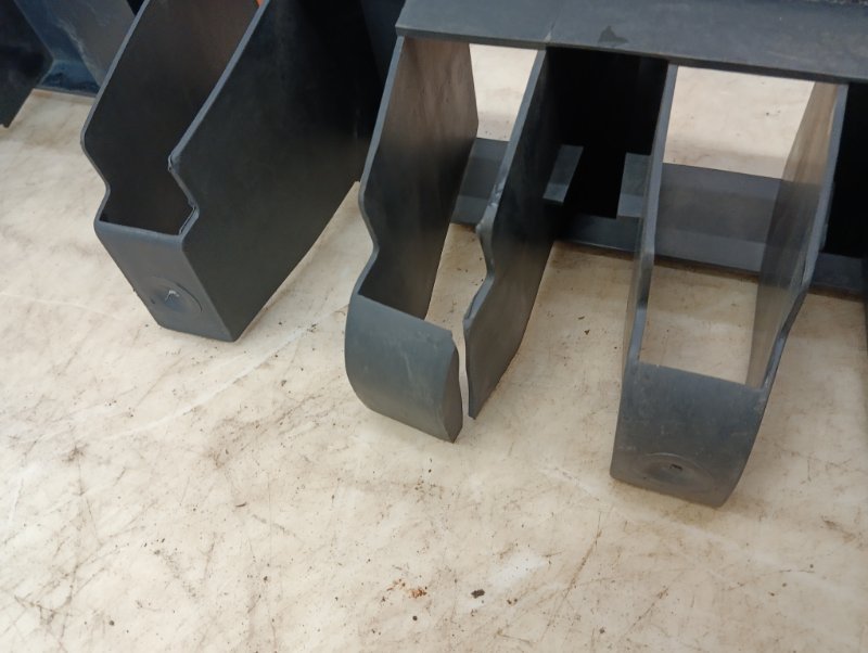 Кронштейн заднего бампера