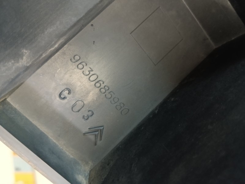 Кронштейн заднего бампера