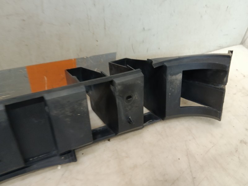 Кронштейн заднего бампера