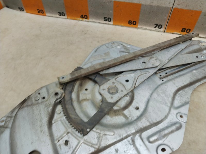 Стеклоподъемник электр. передний правый